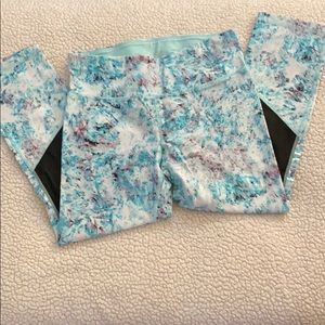 NWOT Calvin Klein workout capris size small